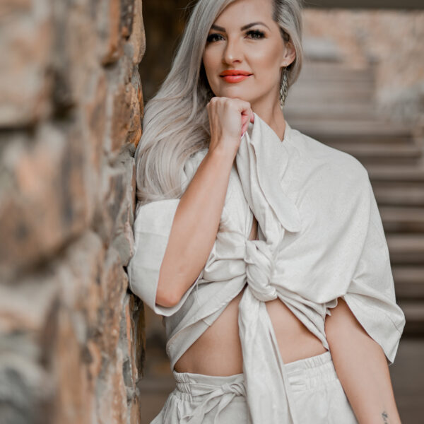 the linen breeze tie top in stone